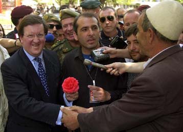 Ουράνιο περιείχαν οι βόμβες που έριξε το ΝΑΤΟ στη Γιουγκοσλαβία, παραδέχεται ο Ρόμπερτσον