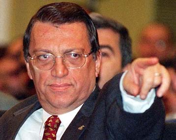 Την παραπομπή του Γιλμάζ για διαφθορά εισηγείται κοινοβουλευτική επιτροπή