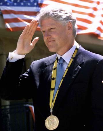 Υπέρ της ένταξης της Τουρκίας στην ΕΕ τάσσεται o Κλίντον