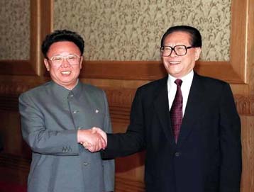 Ξαφνική -όσο και ιστορική- επίσκεψη του ηγέτη της Β.Κορέας στο Πεκίνο