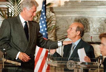 Συνάντηση Σημίτη-Κλίντον στο περιθώριο της Διεθνούς Κεντροαριστεράς στο Βερολίνο