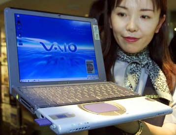 H Sony προωθεί νέα μοντέλα PC με σκοπό την ψυχαγωγία