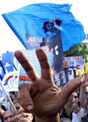 Δύση και Ρωσία δεν μπορούν να βοηθούν αποτελεσματικά, υποστηρίζει η σερβική αντιπολίτευση