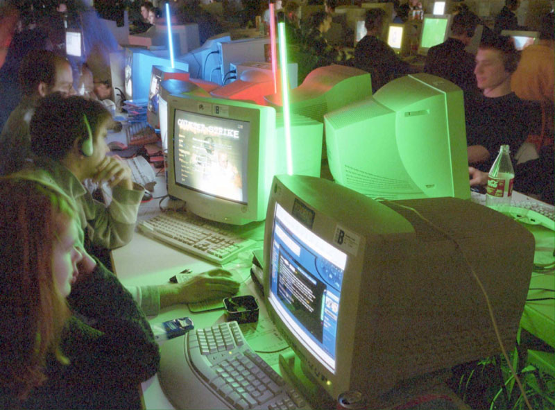 Αγοραστές μέσω Internet αναζητεί η GM