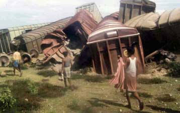 Δώδεκα νεκροί από έκρηξη βόμβας σε ινδικό τρένο