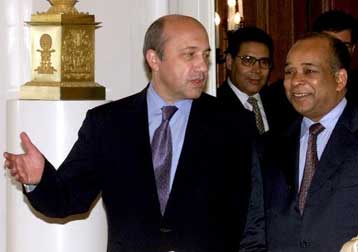 Ο Πούτιν ετοιμάζει βαλίτσες για τη Λιβύη