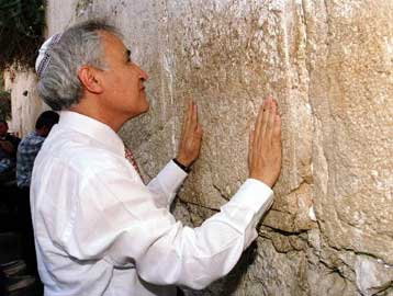 Νίκη – έκπληξη του Μοσέ Κατσάβ στην προεδρία του Ισραήλ