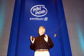 H Intel αποκαλύπτει τον Pentium III 1,13GHz – H AMD ετοιμάζει τον Αthlon 1,1GHz