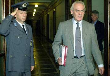 Στην Αλβανία ο Α.Τσοχατζόπουλος για την παράδοση του ελληνικού στρατοπέδου στο Ισμπερις