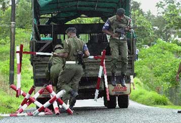Υποστηρικτές του Τζορτζ Σπέιτ κρατούν ομήρους 20 άτομα στα Φίτζι