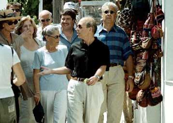 Τις βαλίτσες τους για διακοπές ετοιμάζουν οι πολιτικοί