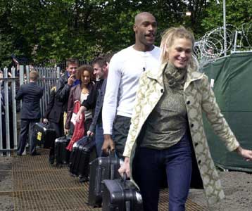 Η Σάντα αποχωρεί, το ρεκόρ τηλεθέασης έρχεται