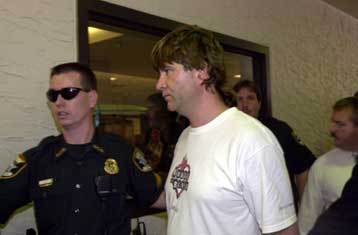 Αντισυνταγματική η παρέλαση υπόπτων μπροστά στις κάμερες, σύμφωνα με απόφαση δικαστηρίου των ΗΠΑ