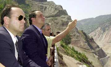 Στην Ικαρία ο Καραμανλής – Αλλαγές στις Γραμματείες της ΝΔ