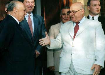 Δεν αποκλείει συνάντηση με τον πρόεδρο Κληρίδη ο Ντενκτάς στον επόμενο γύρο των συνομιλιών