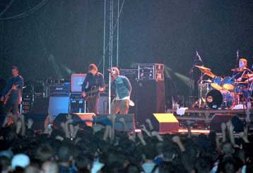 Οι Oasis εγκαταλείπουν στη μέση συναυλία τους στην Ελβετία