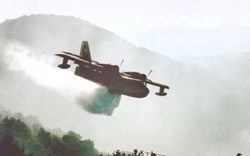 Σε εξέλιξη μεγάλες φωτιές στον Κάλαμο και στην Αγιά Λάρισας