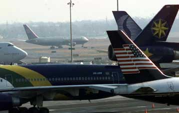 Απελευθερώθηκαν οι όμηροι του υπό κατάληψη αεροσκάφους στο αεροδρόμιο Κένεντι