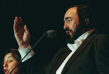 Φόρους, που δεν κατέβαλε πριν από χρόνια, θα πληρώσει τώρα ο Λουτσιάνο Παβαρότι