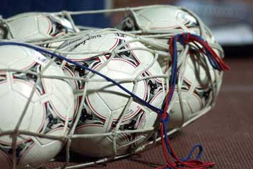 Η Ρασίνγκ Σαντατέρ… 33-0 την ολλανδική Σμίλντε!