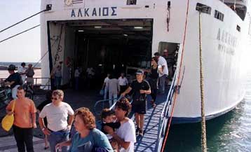 Κλείνει το λιμάνι της Ραφήνας – Δήμαρχος και κάτοικοι απειλούν με κλιμάκωση των κινητοποιήσεων