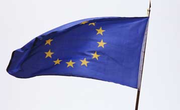 Με άλλες 52 γιουγκοσλαβικές επιχειρήσεις επαναλαμβάνει εμπορικές σχέσεις η ΕΕ