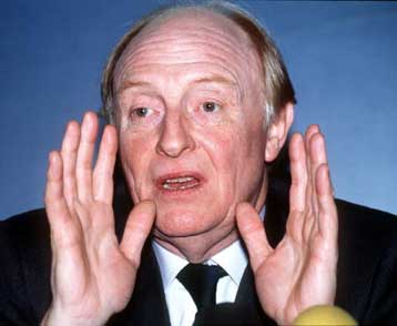 Η Κομισιόν προχωρεί σε εσωτερικές μεταρρυθμίσεις βάζοντας λουκέτο σε κατάστημα!