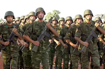 Για περίεργη συγκέντρωση τουρκικών στρατευμάτων στα βόρεια σύνορα του μιλά το Ιράκ