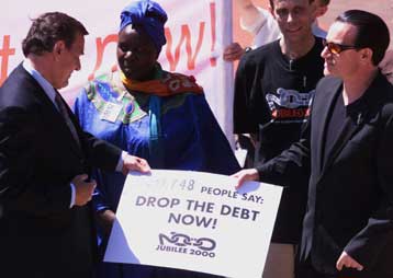 Ζωντανά στο Internet ηχογραφούν οι U2 – Συνεχίζει ο Μπόνο την εκστρατεία για το Jubilee 2000