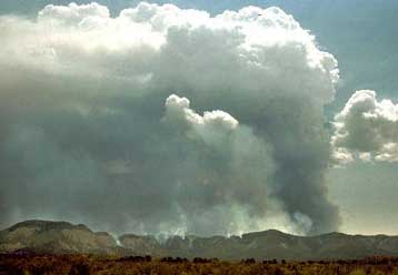 Ενας νεκρός από ανεμοστρόβιλο στη Μινεσότα – Τεράστια πυρκαγιά στο Κολοράντο