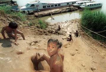 Εκκληση βοήθειας για τις πλημμύρες στην Καμπότζη