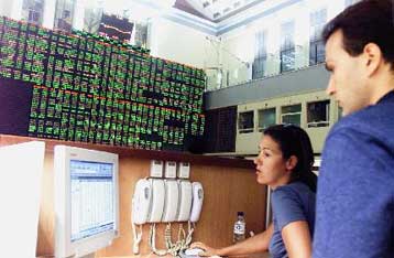 Αντιπαράθεση κυβέρνησης και ΝΔ για τη συνεχή πτώση του ΧΑΑ