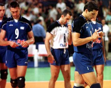 Απόλυτη απογοήτευση στην εθνική ομάδα βόλεϊ για την πρόκριση που χάθηκε – Προκλητικός ο Μοντάλι