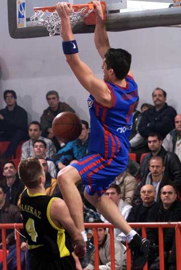 Για τέσσερα χρόνια στον Ηρακλή ο Καμαριώτης