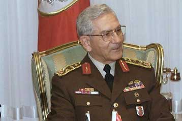 Συμφωνεί ο Κιβρίκογλου στη διεύρυνση του τουρκικού Συμβουλίου Ασφαλείας με πολιτικούς