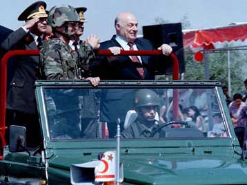 Βαθιά η κρίση στο ψευδοκράτος, ομολογεί ο Ντενκτάς σε συνέντευξή του στη Hurriyet