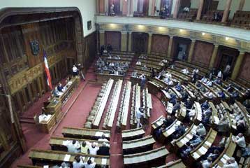 Ναι στον εκλογικό νόμο του Μιλόσεβιτς είπε η γιουγκοσλαβική Βουλή – Στα δύο η αντιπολίτευση