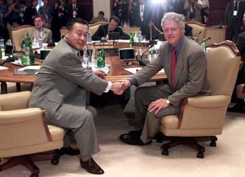 Πτώση σημείωσε το εμπορικό πλεόνασμα της Ιαπωνίας το πρώτο εξάμηνο του 2000