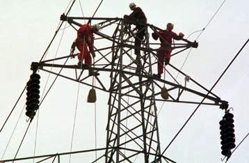 Ανατιμήσεις στα τιμολόγια της ΔΕΗ εξετάζει η κυβέρνηση