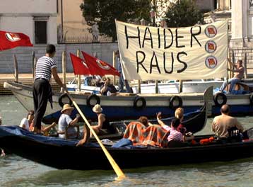 Η Βενετία υποδέχθηκε με… ντομάτες τον Χάιντερ