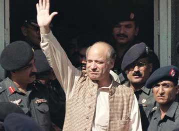 Σε κάθειρξη 14 ετών καταδικάστηκε ο πρώην πρωθυπουργός του Πακιστάν