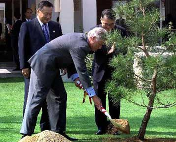 Στην τεχνολογική ανάπτυξη του Τρίτου Κόσμου και τις επιδημίες εστιάζεται το ενδιαφέρον της G8