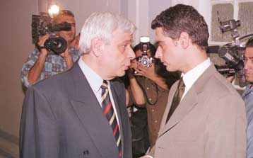 Αντιδρά η αντιπολίτευση στο νομοσχέδιο για τη Δημόσια Διοίκηση