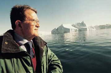 Εκπλήσσει τους επιστήμονες ο ρυθμός με τον οποίο λιώνουν οι πάγοι στη Γροιλανδία