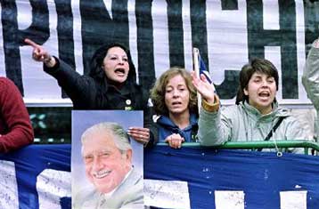 Την κοινοβουλευτική του ασυλία προσπαθεί να επανακτήσει ο Πινοσέτ