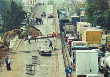 Σε δύο λωρίδες περιορίζεται η κυκλοφορία στην Πέτρου Ράλλη  εξαιτίας έργων