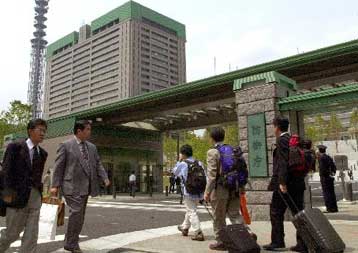 Ακριβότερη πόλη του κόσμου το Τόκιο – Μειώθηκε το κόστος ζωής στην ΕΕ χάρη στο ευρώ