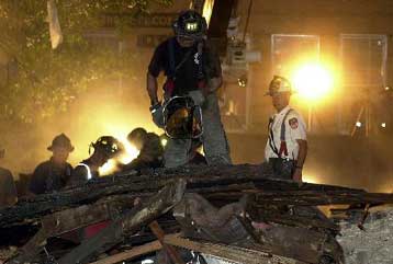 Πυρκαγιά προκαλεί κατάρρευση κτιρίου στην Αίγυπτο- Δώδεκα νεκροί και 15 αγνοούμενοι