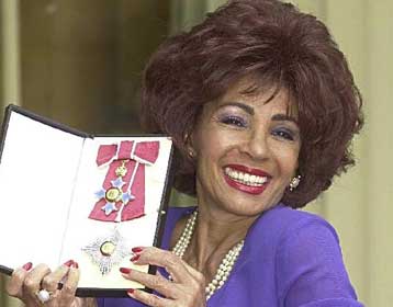 Ντέιμ η Σίρλεϊ Μπάσεϊ