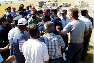 Επεισόδια στον Αλμυρό μεταξύ κατοίκων και τοπογραφικού συνεργείου για τον αναδασμό